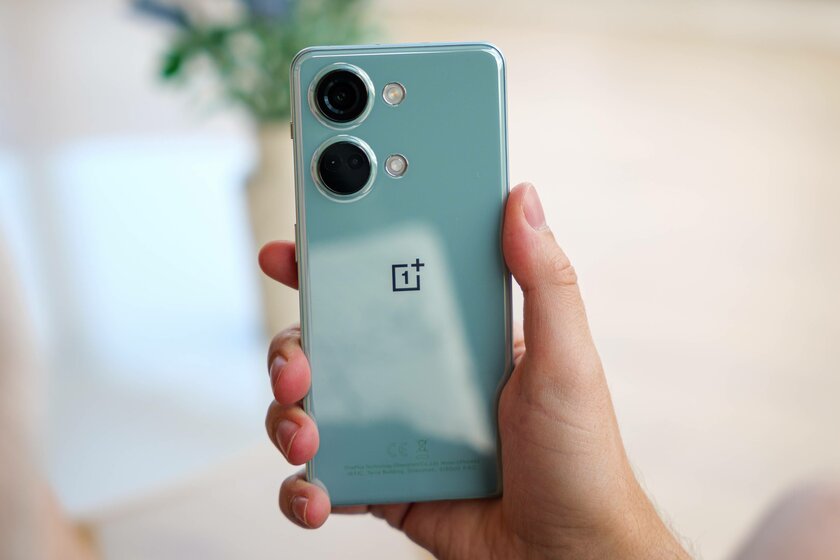 «Убийца флагманов» вернулся: обзор бюджетного OnePlus, превосходящего iPhone Pro — Отзыв. 2