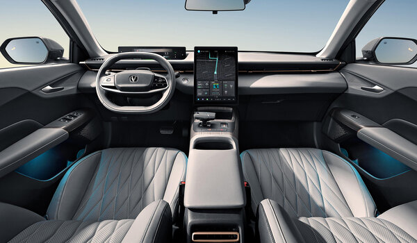 Changan представила в России просторный и стильный седан Lamore с мотором на 180 л.с.