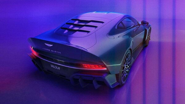 Представлен Aston Martin Valor: лимитированный суперкар с МКПП и V12 в стиле ретро