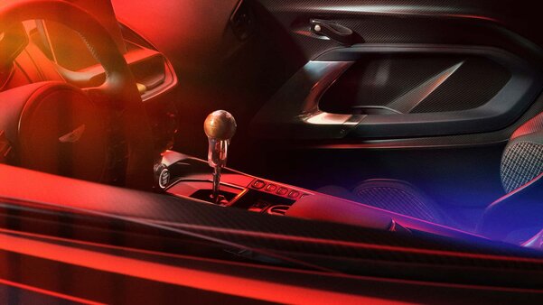 Представлен Aston Martin Valor: лимитированный суперкар с МКПП и V12 в стиле ретро