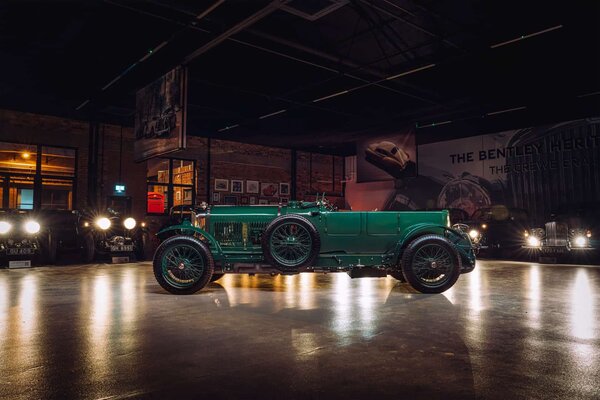 Bentley выпустила спорткар 93-летней давности — реплику Speed Six