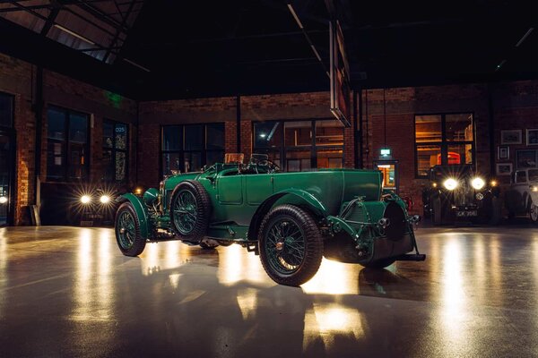 Bentley выпустила спорткар 93-летней давности — реплику Speed Six