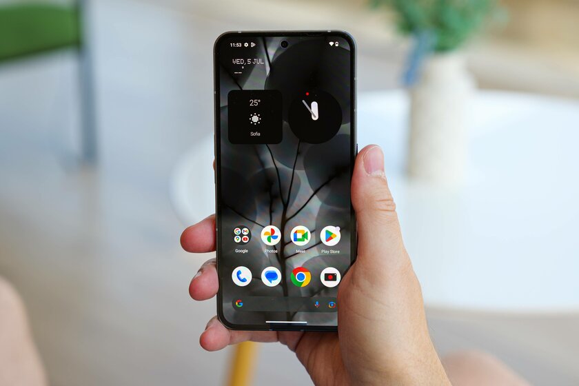 Обзор странного и прозрачного Nothing Phone (2): что в нём кроме светодиодов? — Прошивка. 1