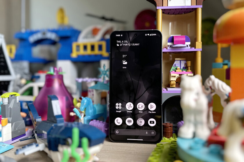 Обзор странного и прозрачного Nothing Phone (2): что в нём кроме светодиодов? — Прошивка. 28