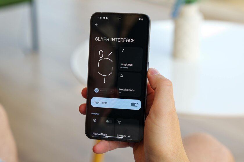 Обзор странного и прозрачного Nothing Phone (2): что в нём кроме светодиодов? — Прошивка. 43