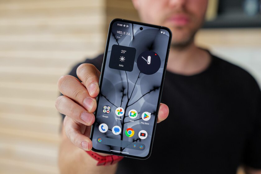 Обзор странного и прозрачного Nothing Phone (2): что в нём кроме светодиодов? — Отзыв. 1
