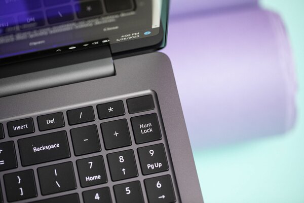 Этот ноутбук для тех, кто не признаёт MacBook — Samsung рискнула, и у неё получилось. Вот обзор