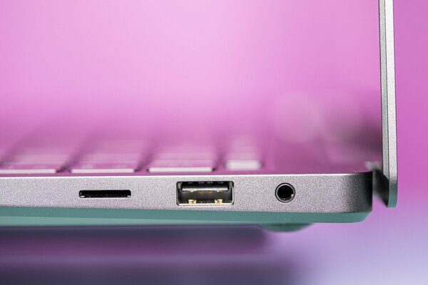 Этот ноутбук для тех, кто не признаёт MacBook — Samsung рискнула, и у неё получилось. Вот обзор