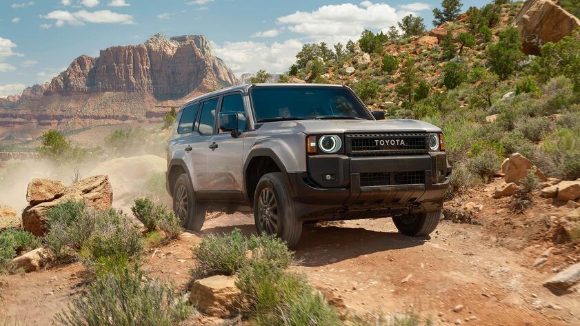 Квадратный и очень проходимый: Toyota представила совершенно новый Land Cruiser Prado 2024