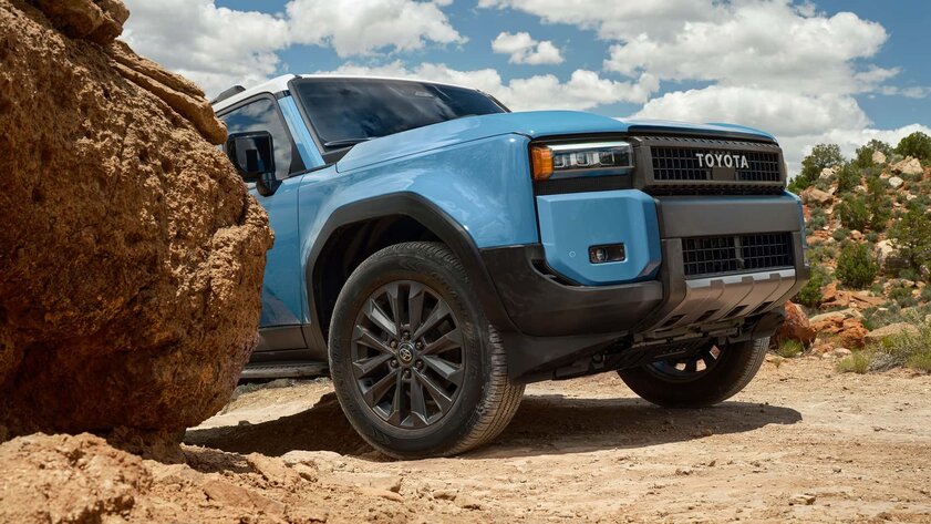 Квадратный и очень проходимый: Toyota представила совершенно новый Land Cruiser Prado 2024