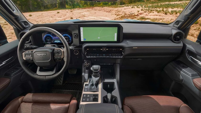 Квадратный и очень проходимый: Toyota представила совершенно новый Land Cruiser Prado 2024