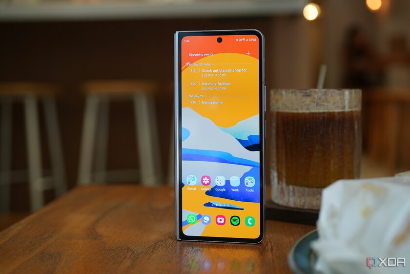 В чём удобны и неудобны складные смартфоны? Смотрим на примере эталонного (нет) Galaxy Z Fold 5 — Дизайн и аппаратное обеспечение. 1