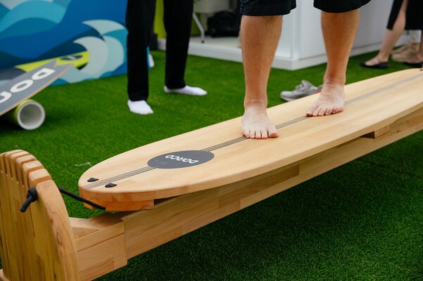 На Дизайн заводе в Москве каждого научат вставать на сёрф: и это бесплатно