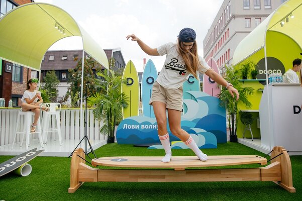 На Дизайн заводе в Москве каждого научат вставать на сёрф: и это бесплатно