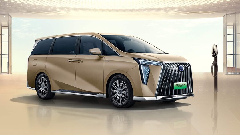 Сиденья с массажем, динамики Yamaha и 373 лошадей: GAC представила премиальный минивэн