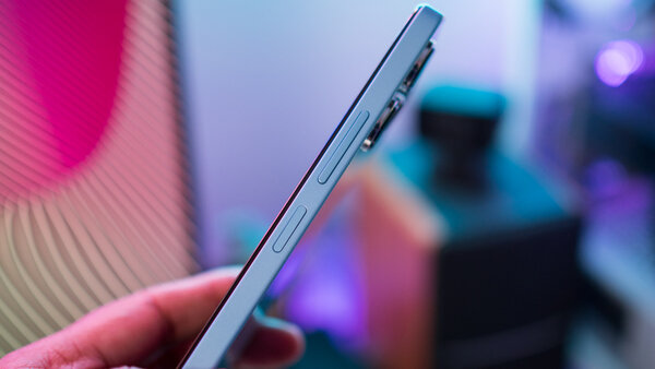Идеальный Xiaomi для пожилых родственников. Обзор Redmi 12 5G — Дизайн. 2