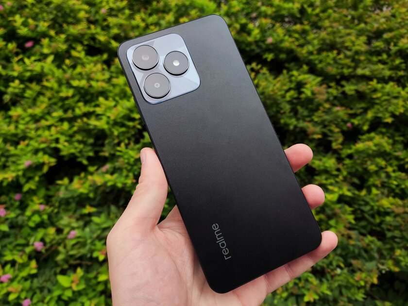 Чемпионская зарядка и много памяти в тонком корпусе: первый взгляд на realme C53