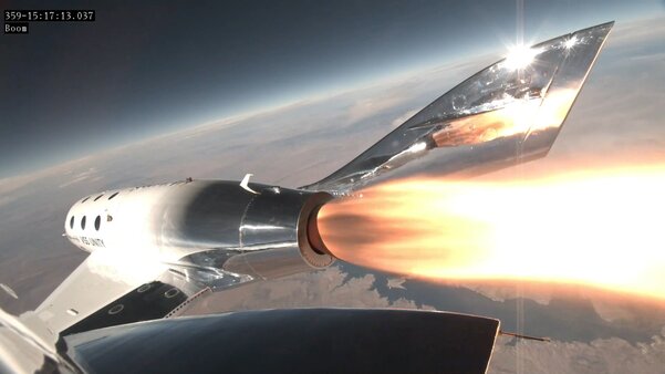 Virgin Galactic впервые отправила туристов в космос