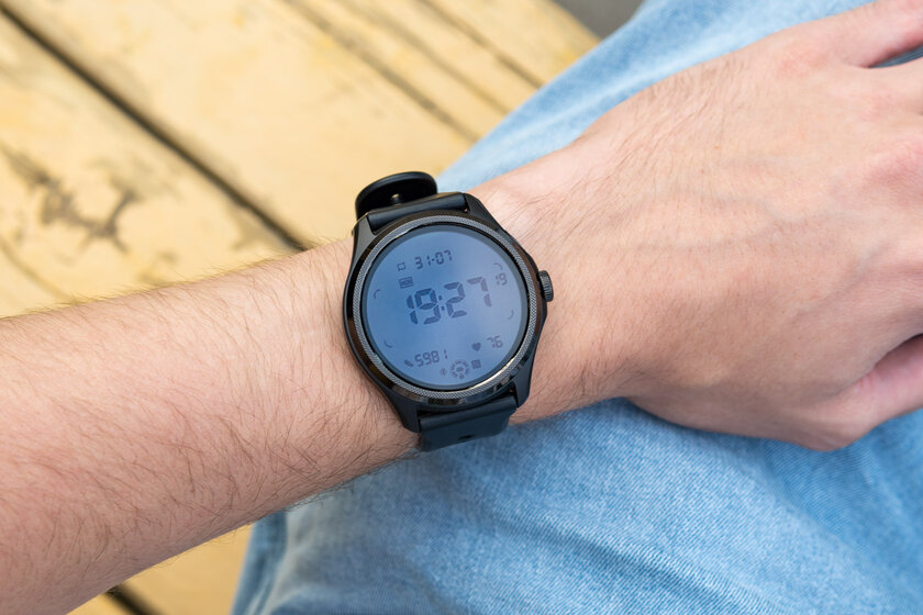 Запомните, это лучшие часы на Wear OS — и у них два дисплея. Обзор TicWatch Pro 5