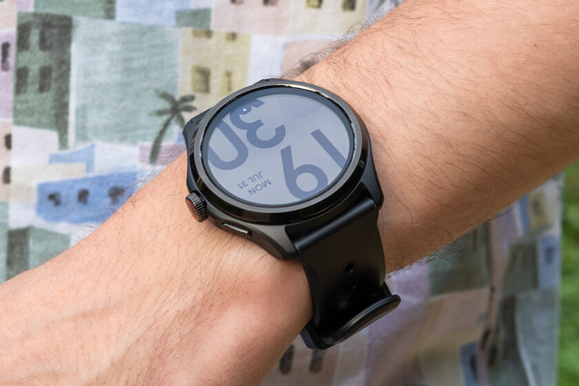 Запомните, это лучшие часы на Wear OS — и у них два дисплея. Обзор TicWatch Pro 5