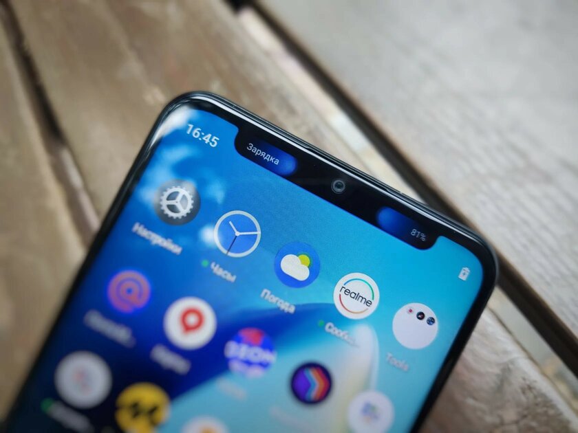 Realme C53 с дизайном как у iPhone поступил в продажу в России