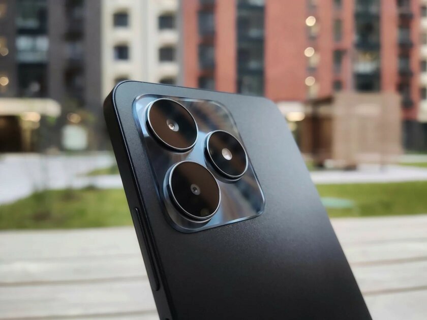 Realme C53 с дизайном как у iPhone поступил в продажу в России