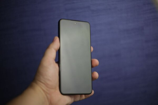Российский смартфон «Р-ФОН» на базе Rosa Mobile впервые показали на фото. Известны характеристики