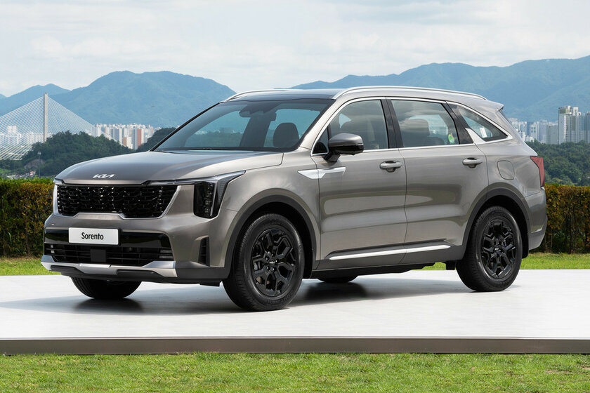 Kia представила обновлённый кроссовер Sorento: с гибридным мотором и очень дорогим салоном