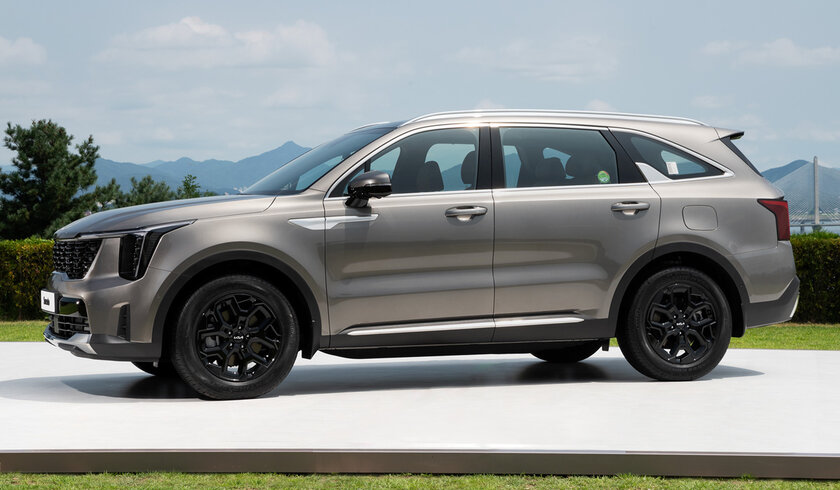 Kia представила обновлённый кроссовер Sorento: с гибридным мотором и очень дорогим салоном