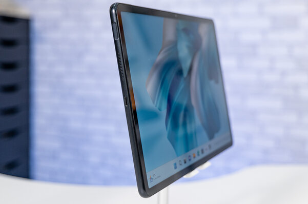 Обзор HUAWEI MateBook E Go: когда не смог определиться между планшетом и ноутбуком — Внешний вид и разъемы. 7