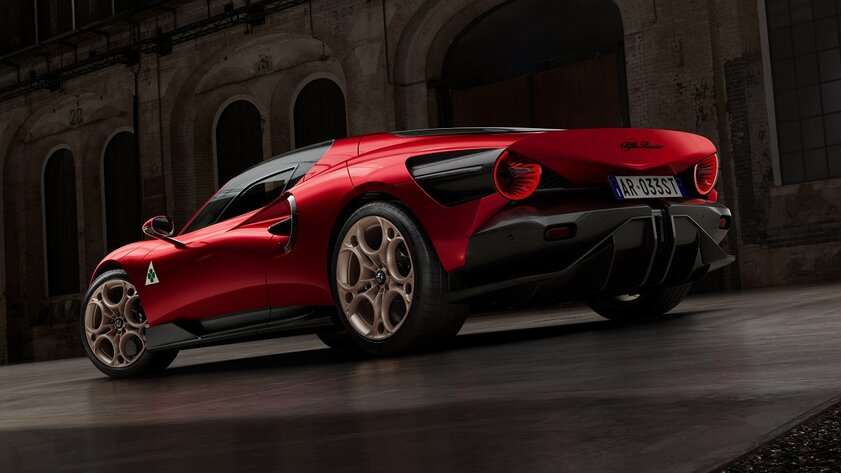 Стильный кузов, 333 км/час и разгон до сотни за 3 секунды: Alfa Romeo представила 33 Stradale