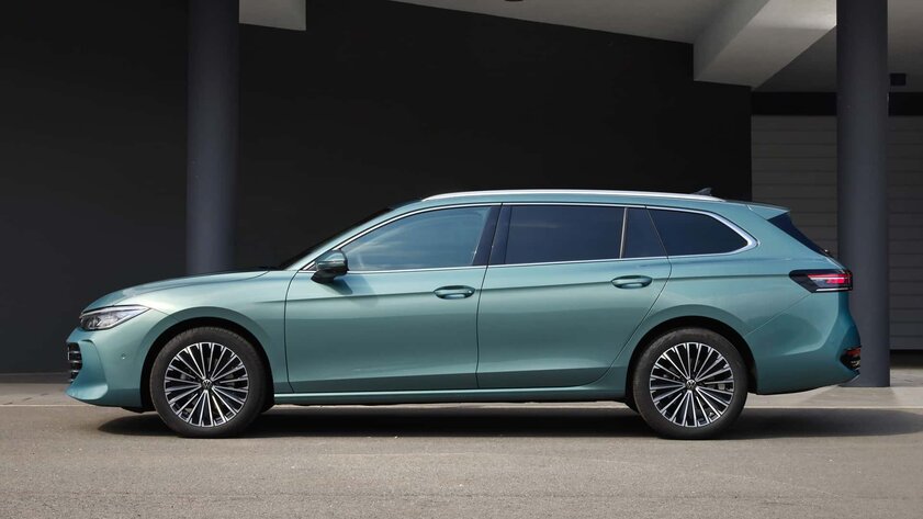 Огромный дисплей и никакого седана: Volkswagen представила новый Passat в кузове универсал