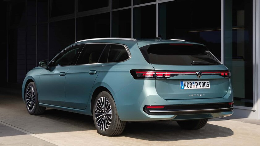 Огромный дисплей и никакого седана: Volkswagen представила новый Passat в кузове универсал