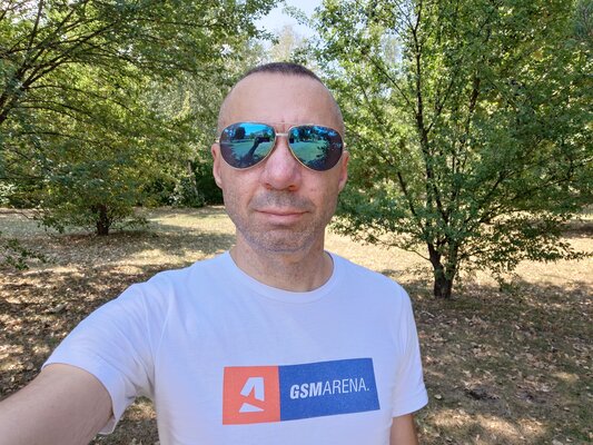 Sony пошла против всех, и получилось. Обзор компактного Xperia 5 V — Камеры. 49