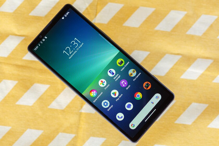 Sony пошла против всех, и получилось. Обзор компактного Xperia 5 V — Дисплей. 1