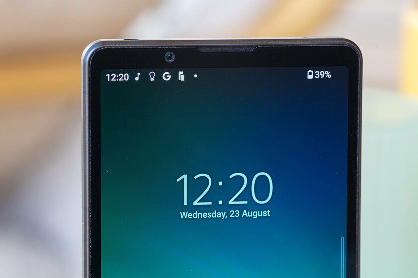 Sony пошла против всех, и получилось. Обзор компактного Xperia 5 V — Дисплей. 2
