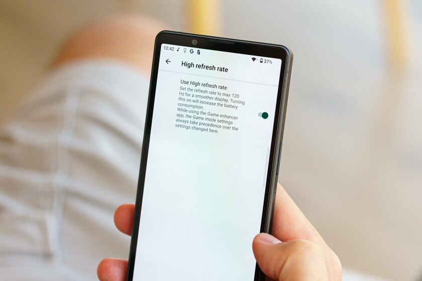 Sony пошла против всех, и получилось. Обзор компактного Xperia 5 V — Дисплей. 6