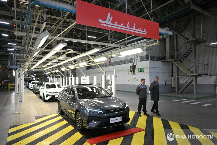 Стартовало производство «Москвича 6»: часть автомобилей будет «работать» в такси