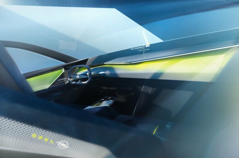 Компас, голосовые команды и сиденья-хамелеоны: Opel представил купе-кроссовер Experimental