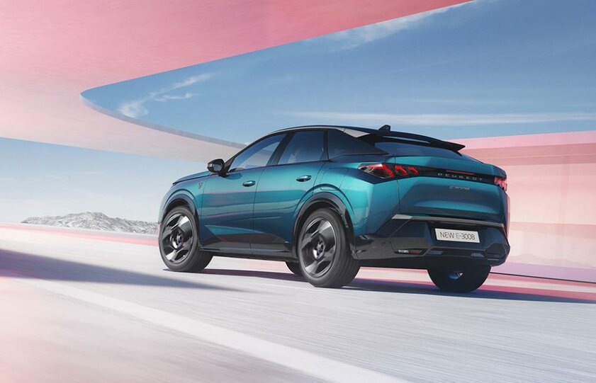 Кросс-купе, новая платформа и 700 км на одной зарядке: Peugeot представила новое поколение 3008