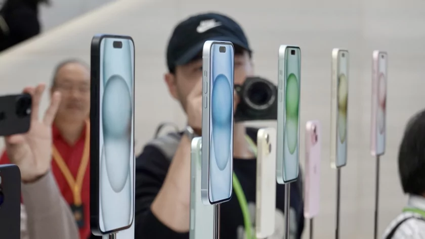 Все цвета iPhone 15 и 15 Pro вживую: сравнение расцветок на натуральных фото