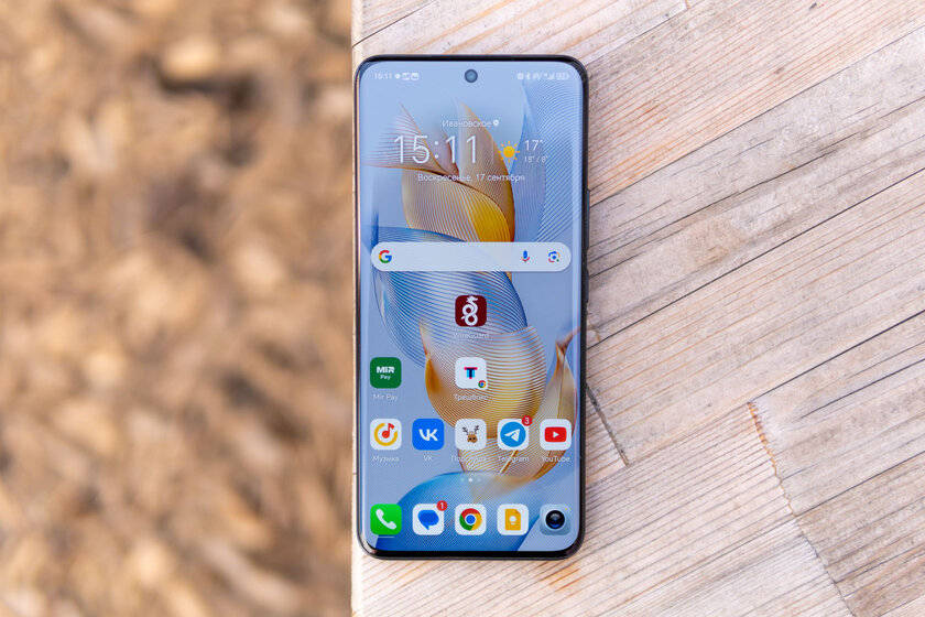 Первый взгляд на компактный HONOR 90 с разогнанным Snapdragon — оцениваем новинку