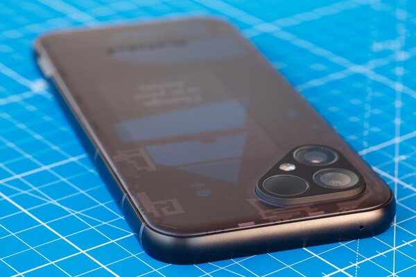 Тестирую смартфон-конструктор Fairphone 5: сменная батарея, специальный Qualcomm и 8 лет обновлений — Дизайн. 6
