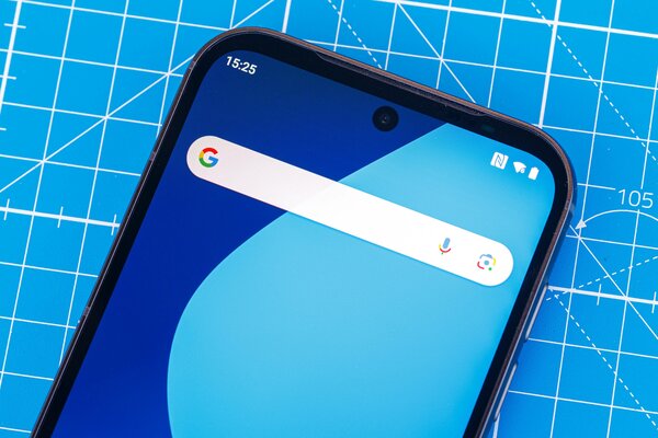 Тестирую смартфон-конструктор Fairphone 5: сменная батарея, специальный Qualcomm и 8 лет обновлений — Дизайн. 12