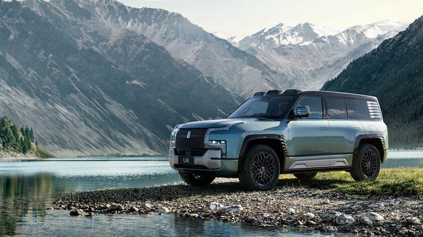 Разворот на месте и режим яхты: BYD показала главные фишки внедорожника YangWang U8