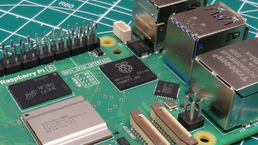 Обзор Raspberry Pi 5: теперь это компьютер (почти), предыдущие модели не нужны — Производительность USB и карт MicroSD, чип RP1. 1