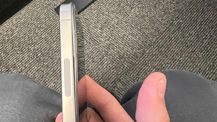 У iPhone 15 Pro новая проблема — вздутие аккумулятора. Зафиксирован первый случай