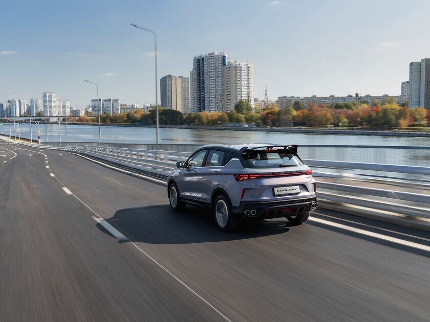 В России стартовали продажи нового Geely Coolray: цены оказались ниже, чем предсказывали