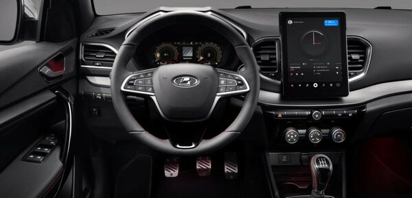Представлена Lada Vesta Sportlinе с модернизированным мотором и дисплеем в стиле Tesla