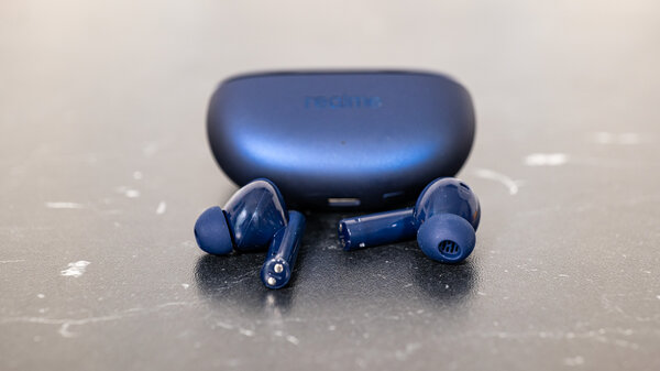 Беглый обзор горячих новинок: смартфон realme 11 + гарнитуры Buds Air 5 и Buds T300